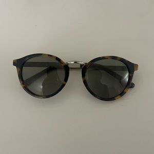 Madewell sunglasses in perfect condition. New with case!